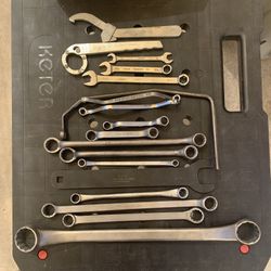 18 pieces vintage tools