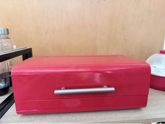 Metal bread box