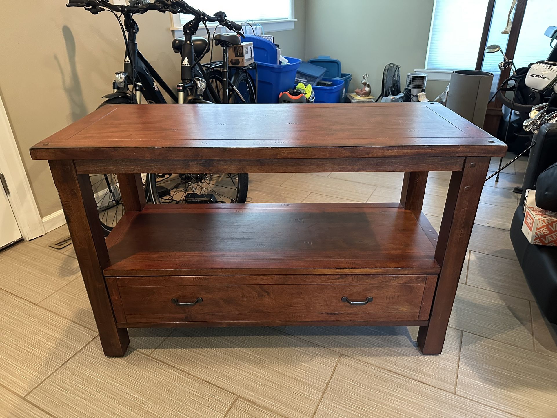 Gorgeous Media/Entertainment Table