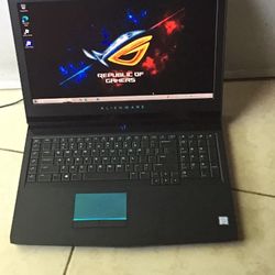 17.3” Alienware  17 r4 Window 10 Gaming Laptop 256gb SSD Missing Bach hat cover and charger but everything work good sale as is