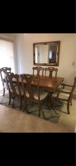 Dining Table & China Cabinet / Hutch