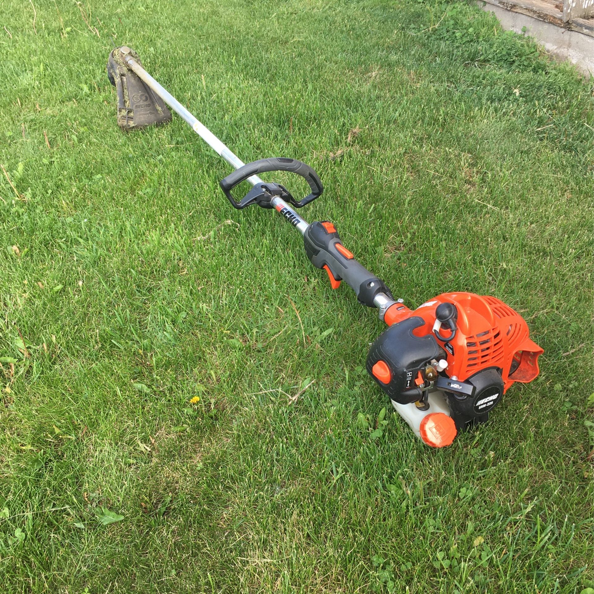Echo SRM 225 weed eater. Brand new used one season