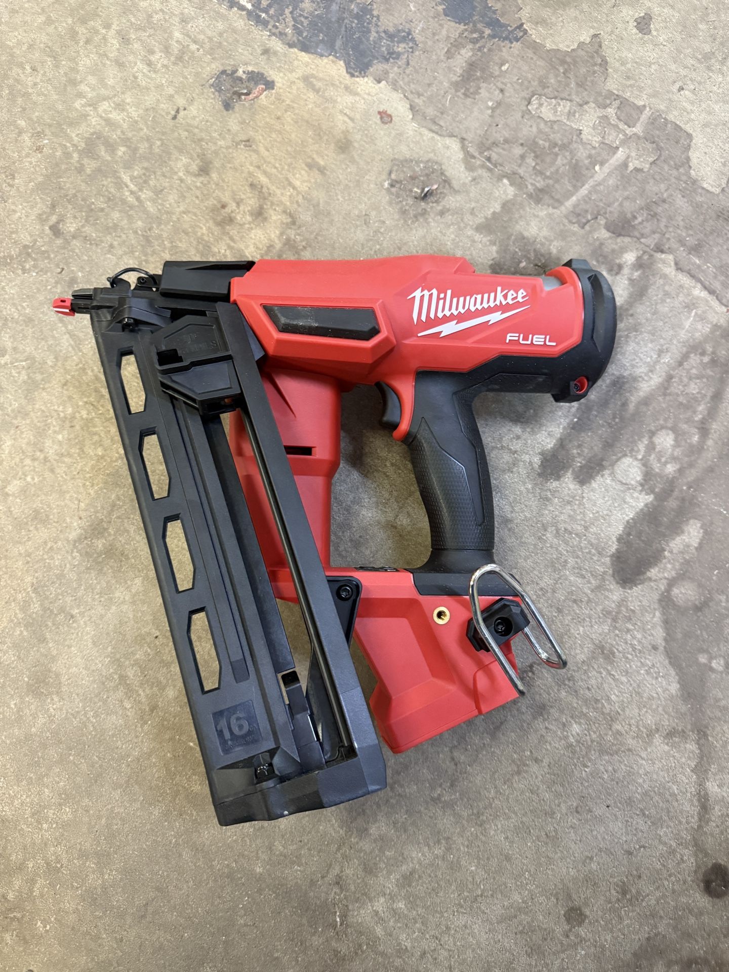 Milwaukee 16 Ga Finish Nailer