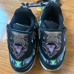 NWT boys Jurassic world Dinosaur Light-Up Sneakers size 5