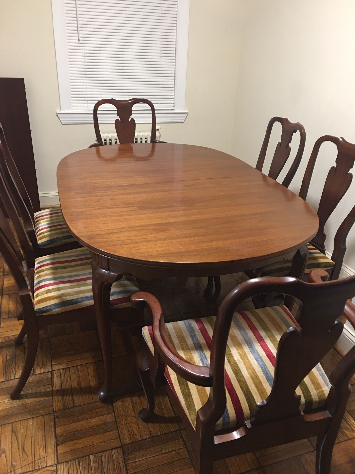 Dining table and chairs 🪑 $450
