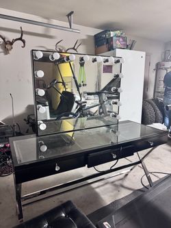 Black Hollywood Vanity Desk with Lighted Mirror