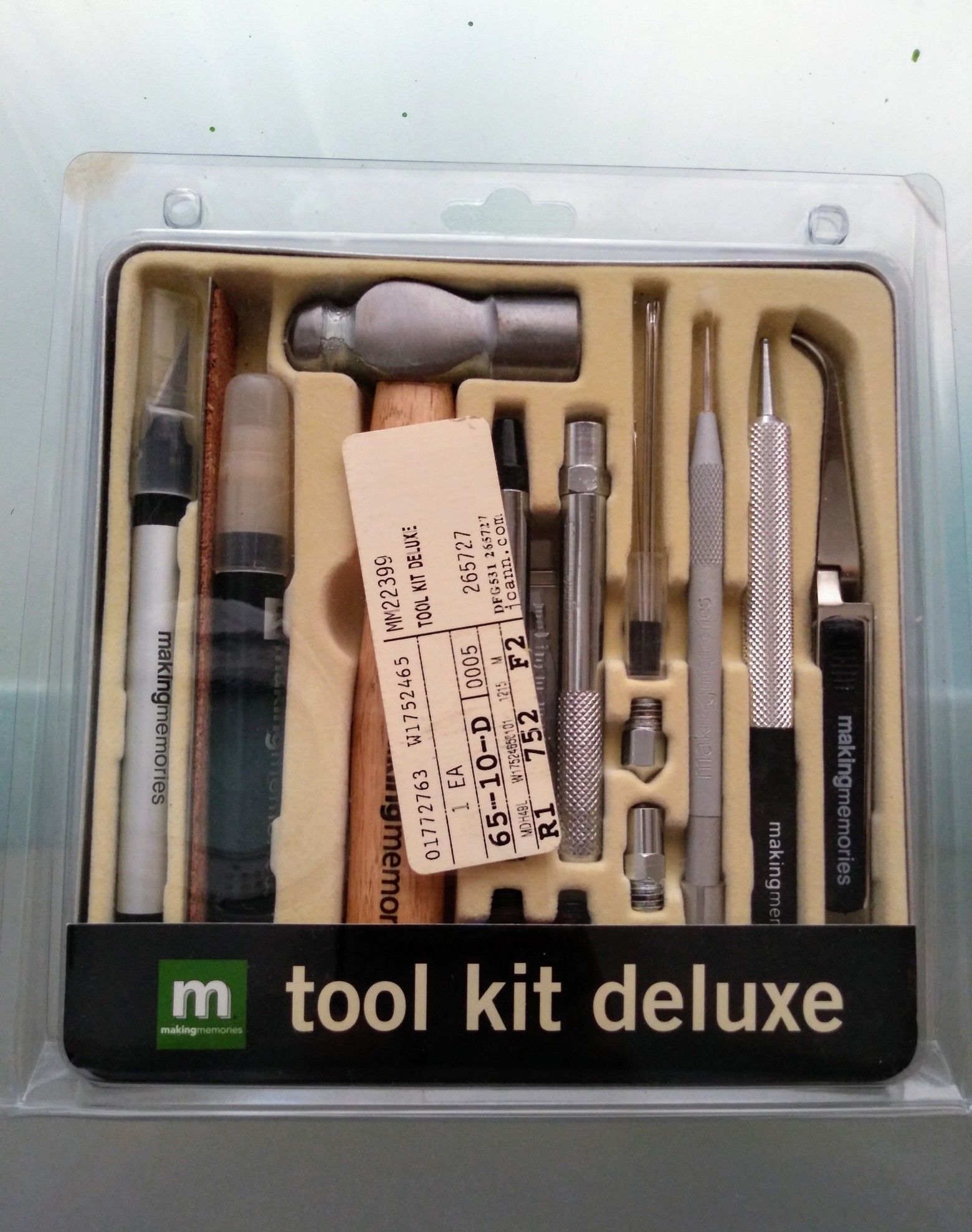 Making Memories Craft & Scrapbooking Deluxe Tool Kit, 24 pcs New