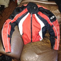 Castle medium armored and padded  motorcycle jacket retails a littlel over 300$ only askin 60$