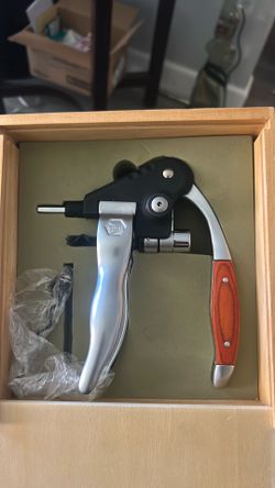 Corkscrew opener