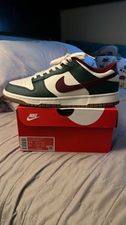 Nike dunk low 9.5 sail/team red