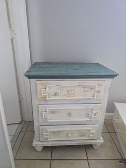Set of 2 night stand