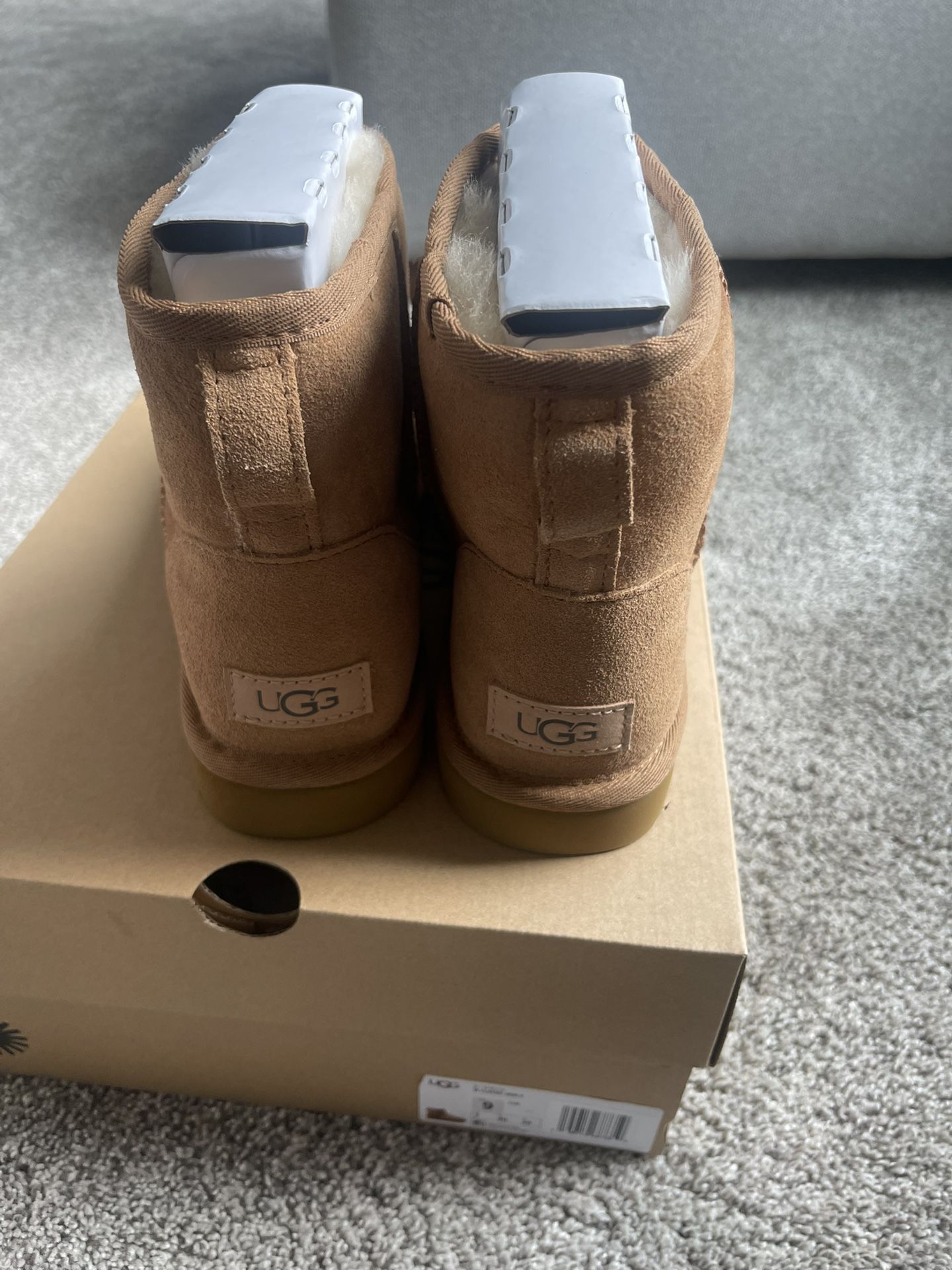 New in box Women’s Ugg Classic Mini 2 Boots