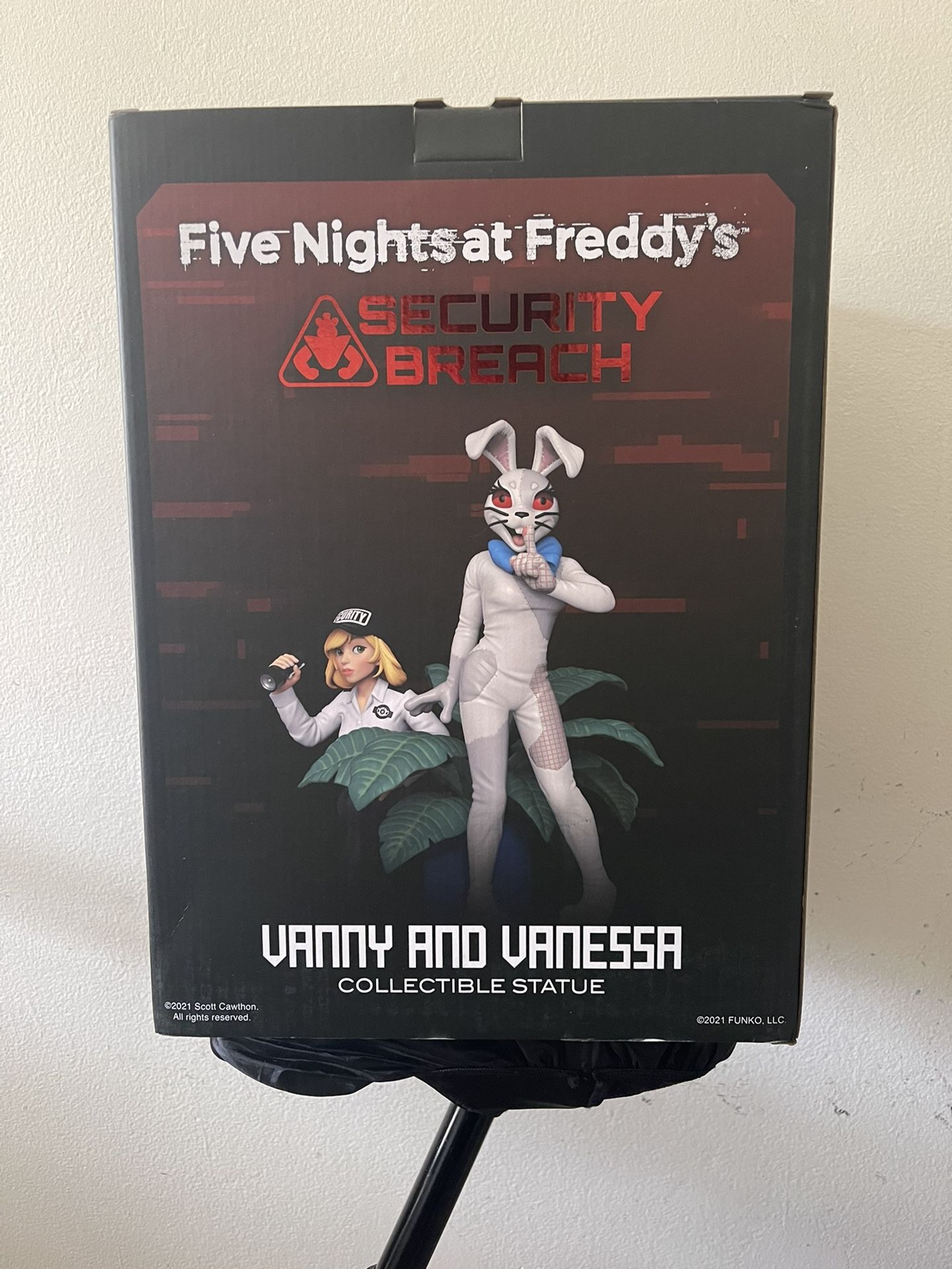 Funko 12" Statue: Five Nights at Freddy'sâ„¢ - Vanny and Vanessa