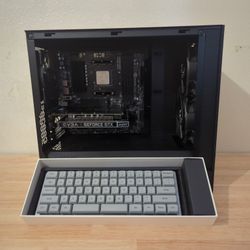 Gaming PC + Mechanical Keyboard (Read)