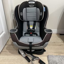 Graco Extend2Fit Convertible Baby Car Seat