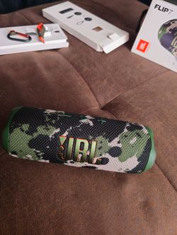 JBL Flip 7 Bluetooth Speaker – Camo