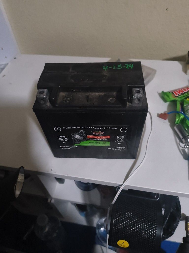 Mercedes Benz Auxillary Battery (Good)π