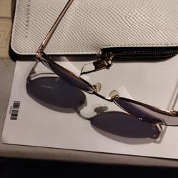 Quay Australia shades new w/ pouch