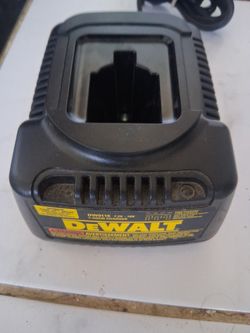 DEWALT DW9116 7.2V-18V 1 Hour Battery Charger