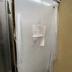 GE Upright Freezer 21 Cubic Feet New