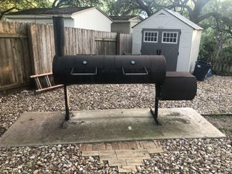 BBQ pit smoker