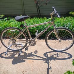 Mongoose Hill Topper Hybrid Bike
