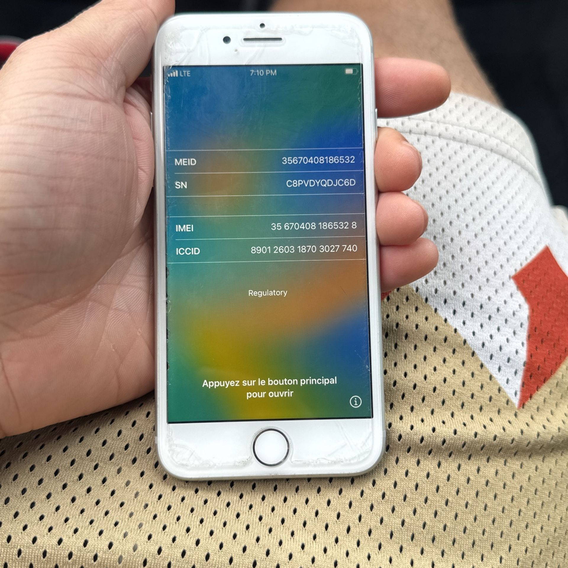 iPhone SE ( Factory Unlocked)