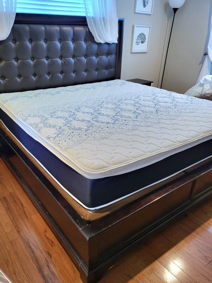 NEW KING PLUSH PILLOW TOP MATTRESS. Bed frame is not available. Take it home same day ๐