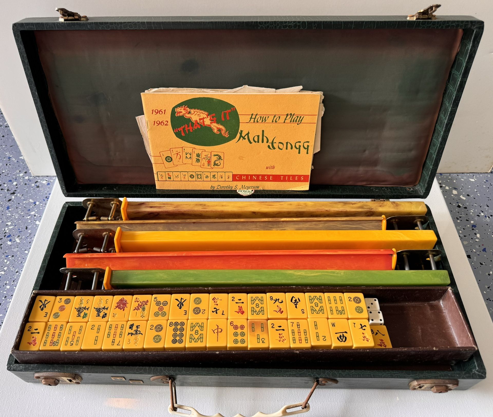 Vintage Royal Games Mahjong Set