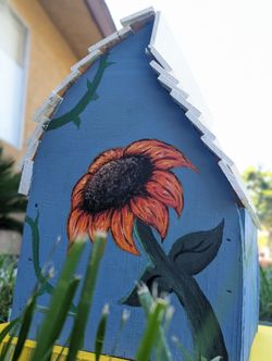 Beautiful Sunflower Birdhouse
