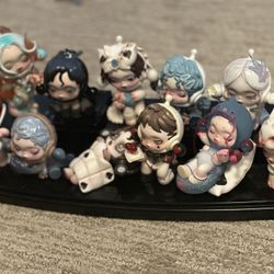 SKULL PANDA FIGURE COLLECTION