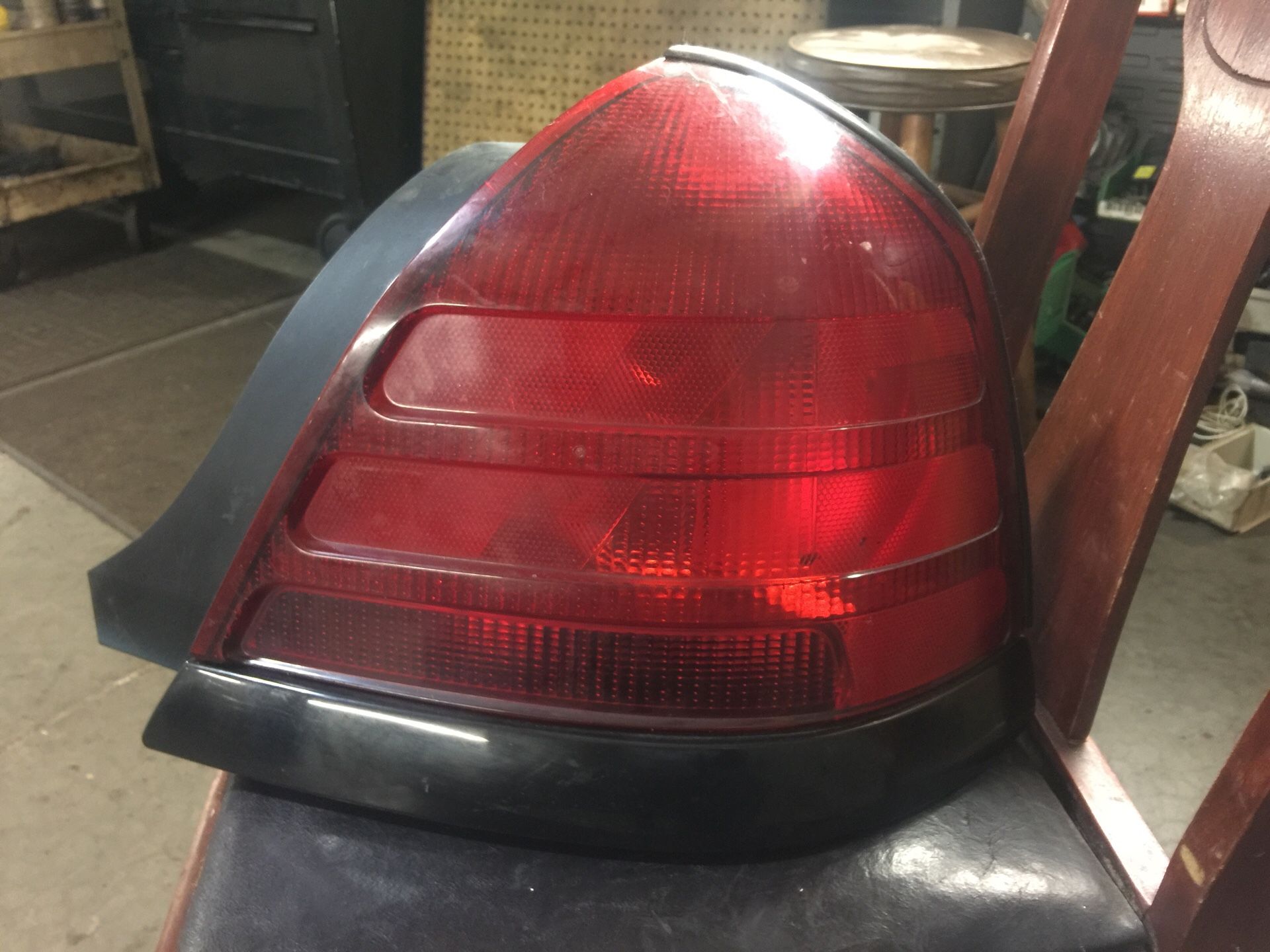 Tail light ford crown Victoria