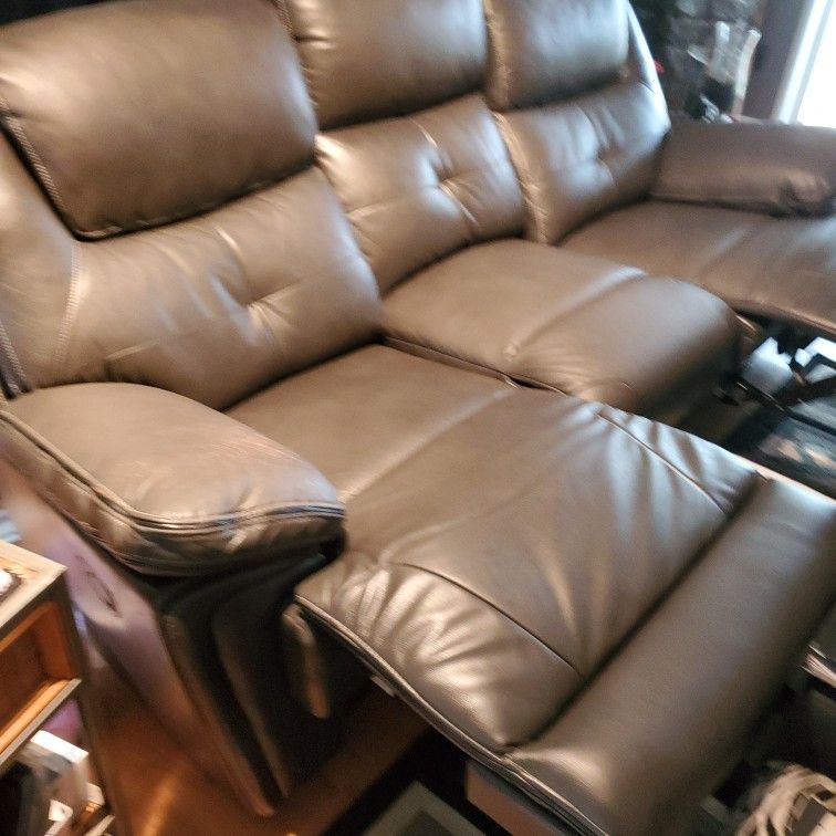 GRAY RECLINER COUCH