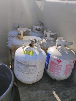 Empty 5 gallon exchange tanks