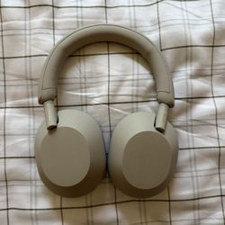 Sony XM5 Headphones 