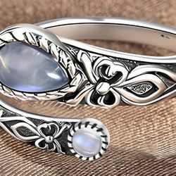 🌟NEW🌟 Silver Moonstone Ring Vintage Boho Style Band with Butterfly Detail - Adjustable