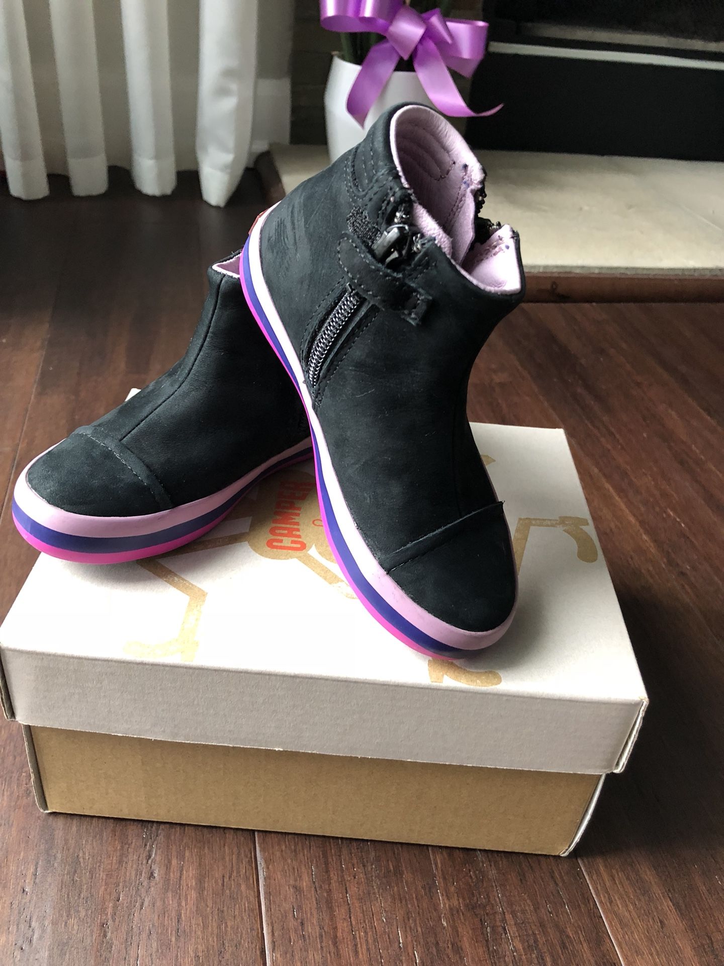 NEW Camper kids shoes US9 EU25