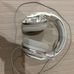 Xbox Grey Camouflage Headphones With Microphone And Microphone Mute Button