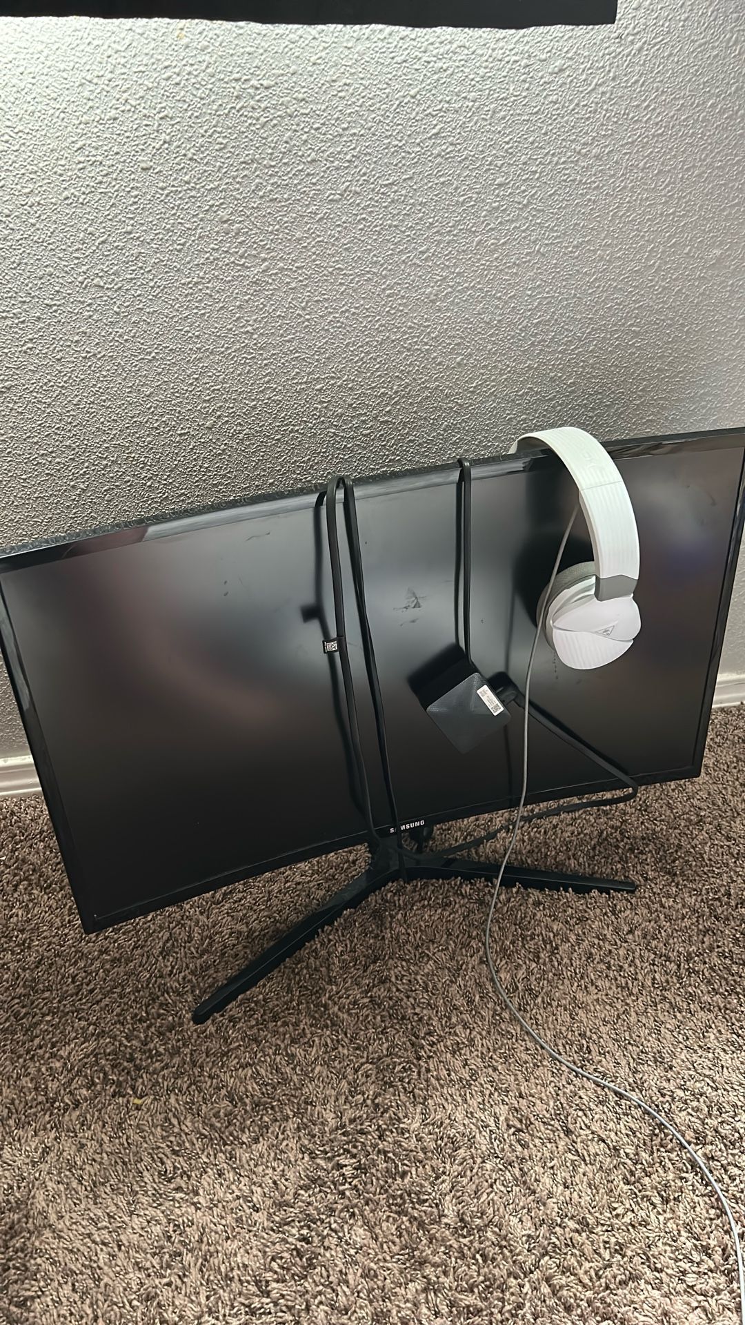 Samsung Monitor with headset