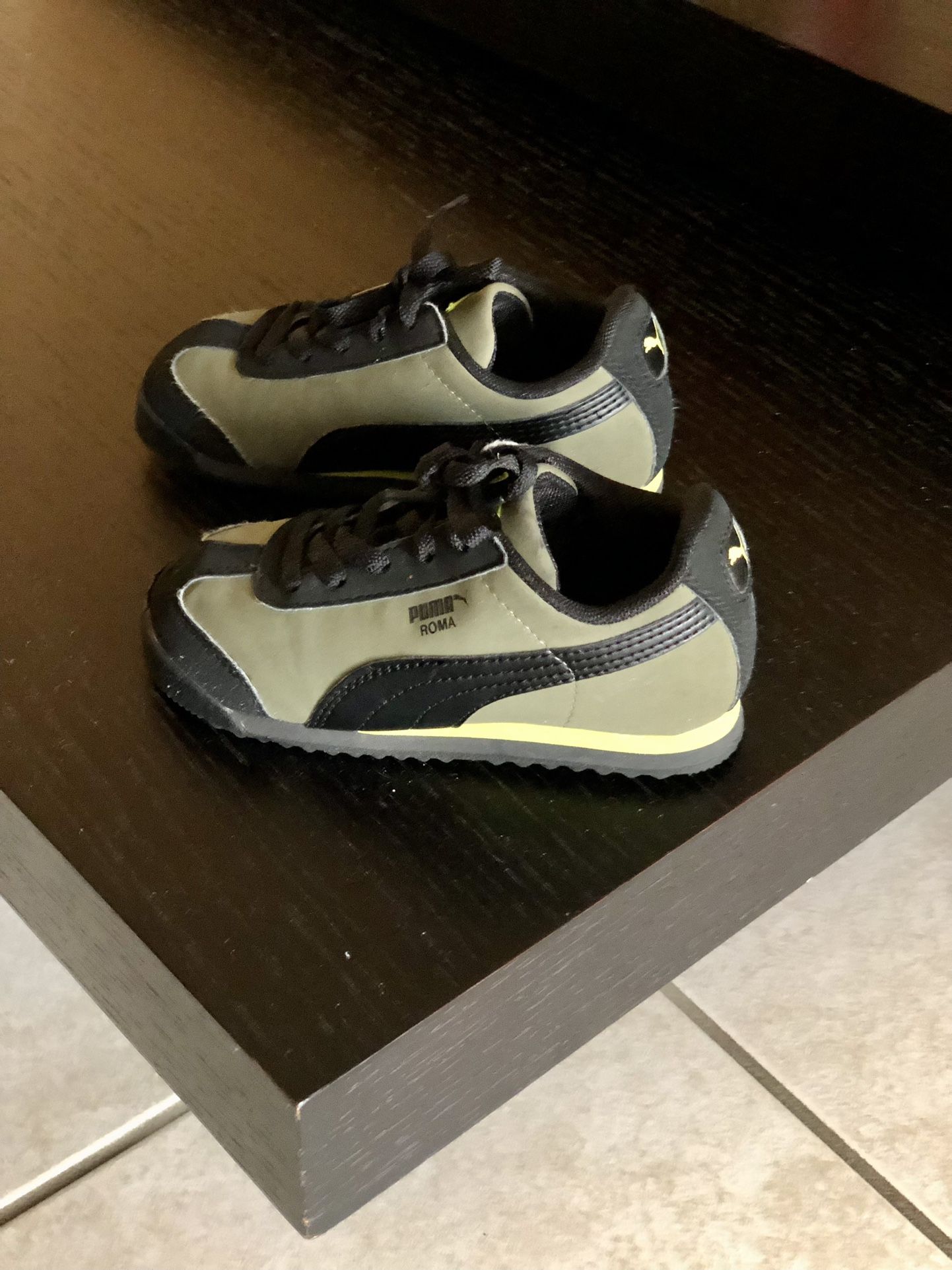 PUMA Little Kid Roma Size US 9C