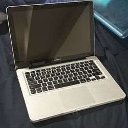Apple 13" MacBook Pro Core i5 ~ 500 GB HDD 4GB RAM. Laptop works