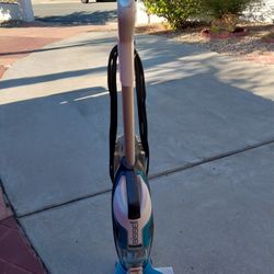 Bissell Swiel  Mulit Surface Brush In very good working condition.