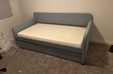 Trundle bed + two mattresses