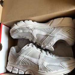 Nike Vomero 5 Size 10