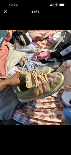Nike Club Low-Top Sneakers