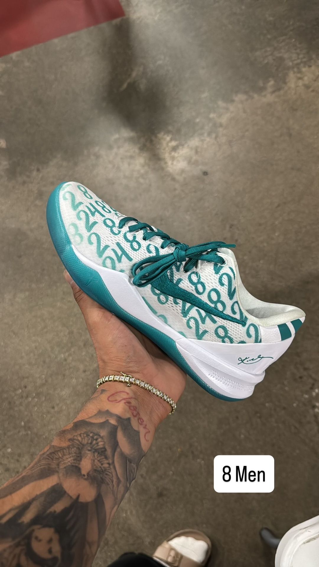 Kobe Tattoo Vs 24 Kobe Bryant And Michael Jordan T-Shirt