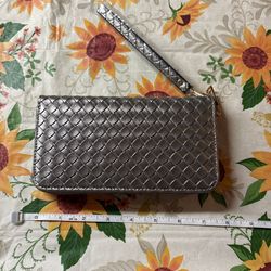 Silver metallic clutch purse with zipper closure #glamour #cardholder #pretty