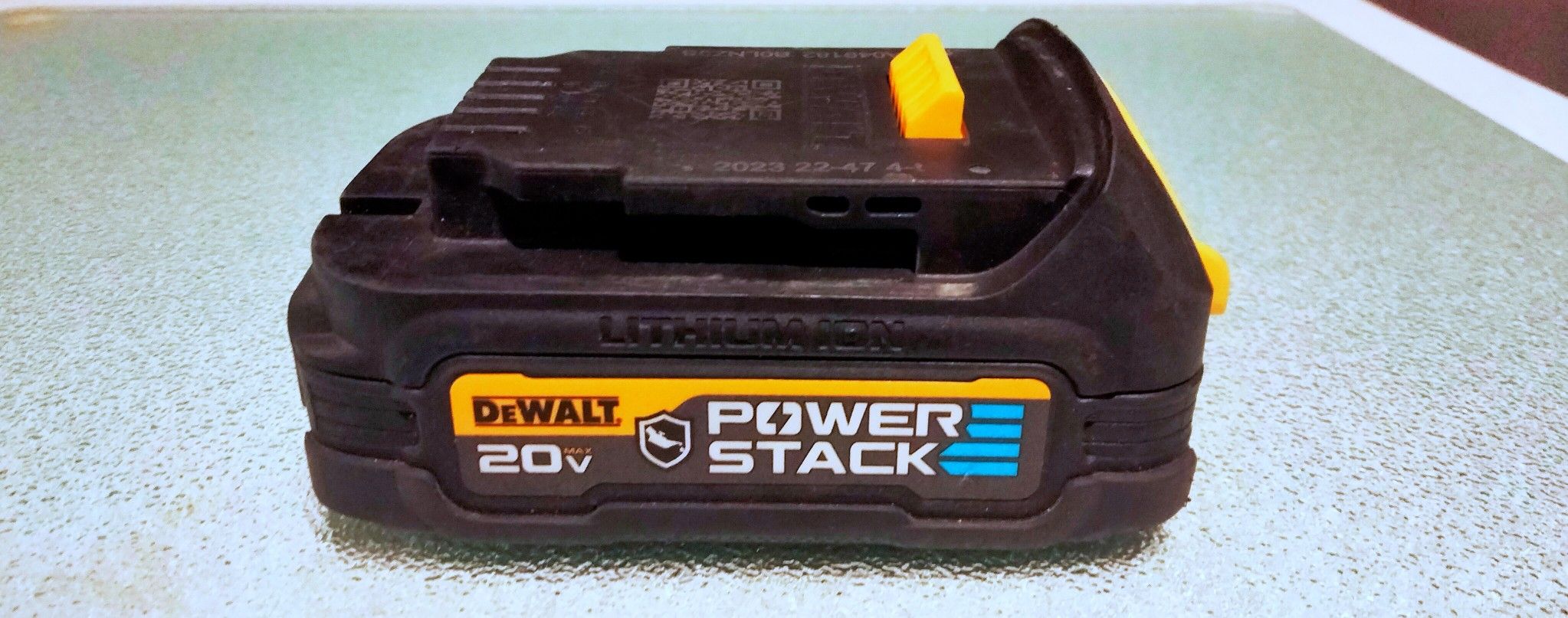 DeWalt 20V MAX XR POWERSTACK Oil-Resistant Compact Battery