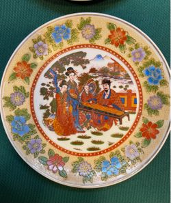 Beautiful Japanese Kutani hand painted plate featuring Geisha girls/landscape