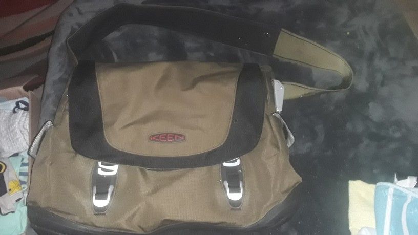Keen Shoulder Bag